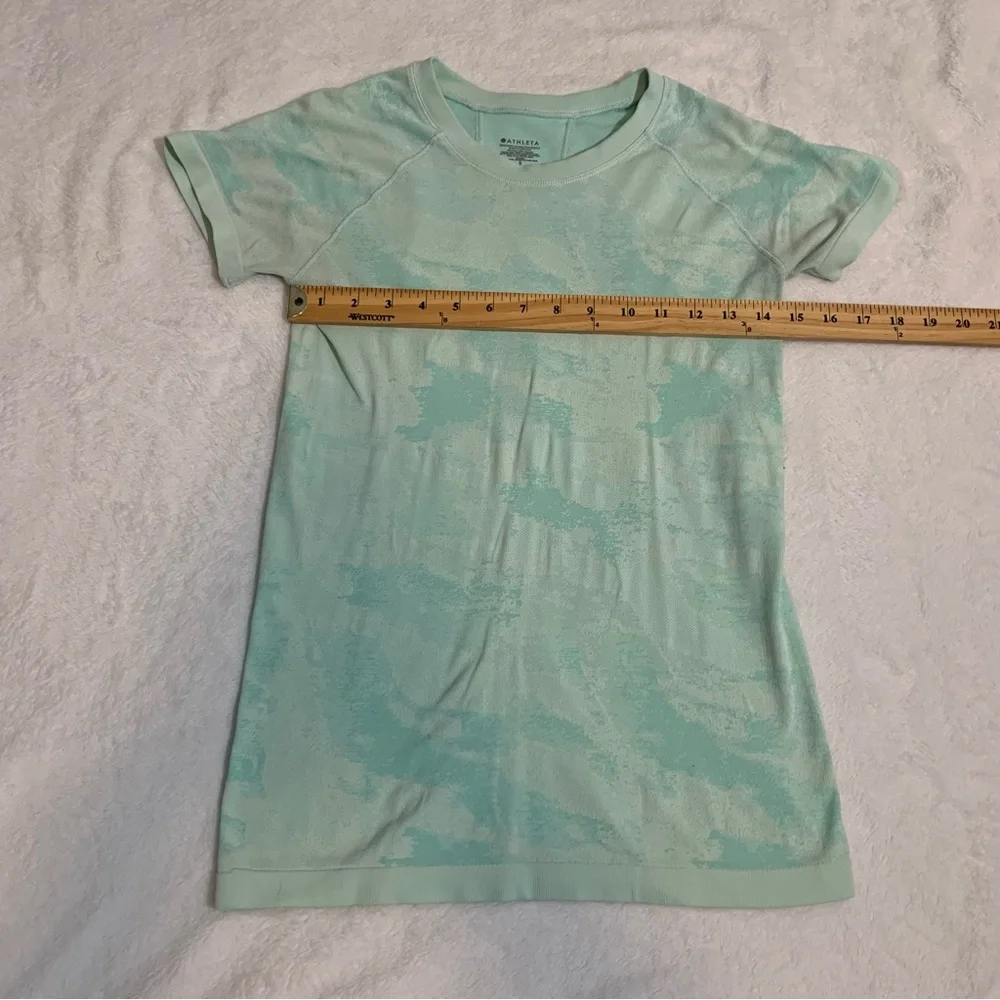 Athleta‎ Momentum Camo Tee Mint Green Seamless Short Sleeve Workout Shirt Small